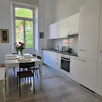 Palacinema - Old Town Apartment