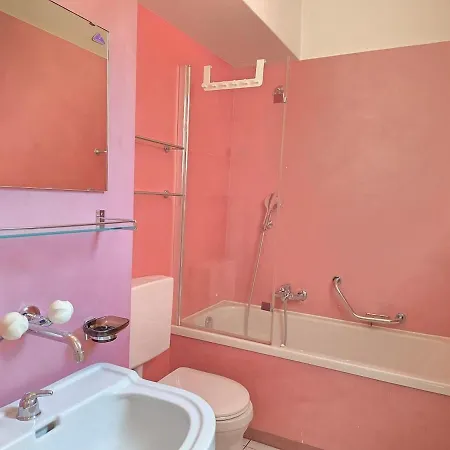 Palacinema - Old Town Апартаменти Локарно