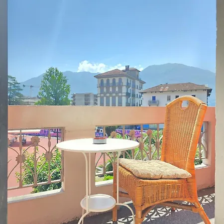 Palacinema - Old Town Апартаменти Локарно