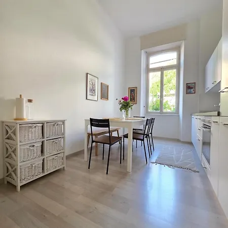 Palacinema - Old Town Апартаменти