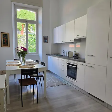 Palacinema - Old Town Apartman