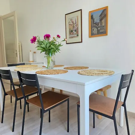 Palacinema - Old Town Apartman Locarno